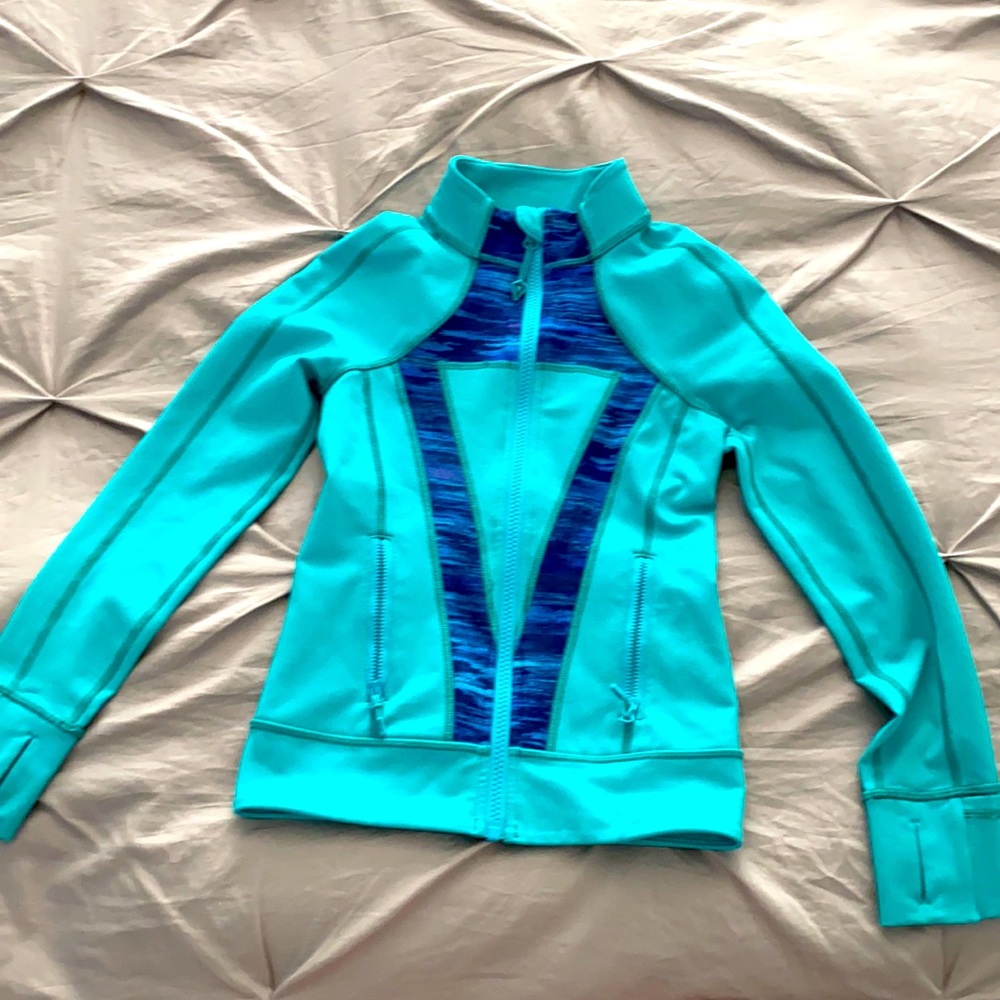 Ivivva jacket size 7 color is teal.